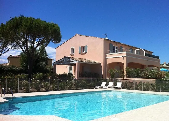 La Vie En Rose Apartment