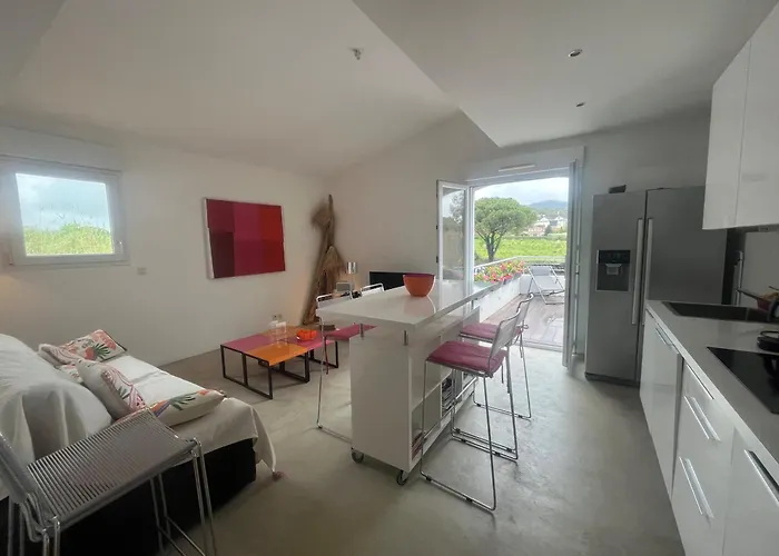 La Vie En Rose Apartment
